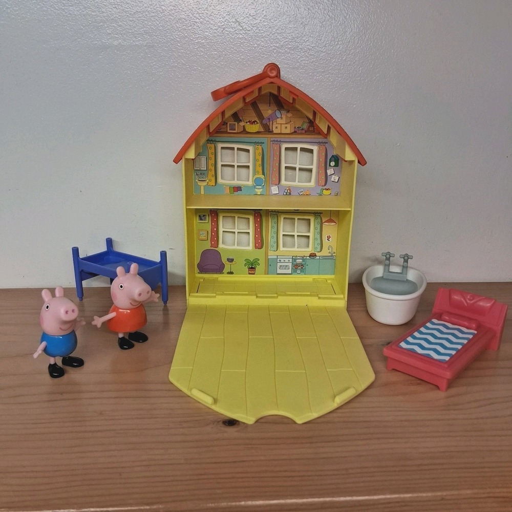 Peppa Pig Folding Fold N Go Deluxe Yellow House Play Set + Fugures Accessories